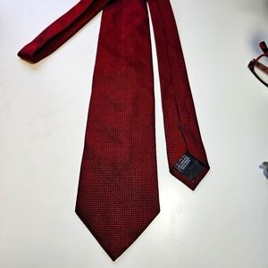 Daniel Cremieux- 100% Silk- Made in France- reddish maroon- formal